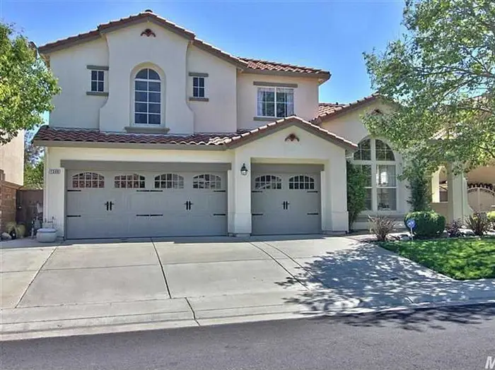 roseville-ca-459000-buys-you-a-2836-square-foot-home-with-four-bedrooms-and-a-luxurious-pool