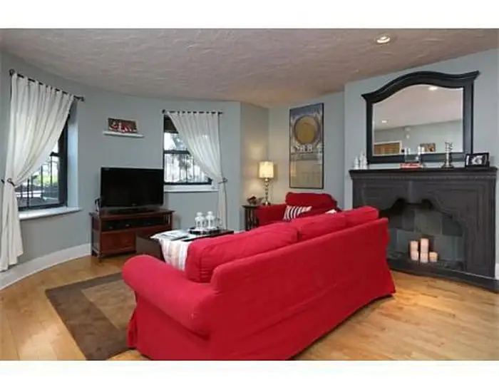 boston-ma-499000-gets-a-two-bedroom-one-bathroom-condo-in-the-citys-south-end