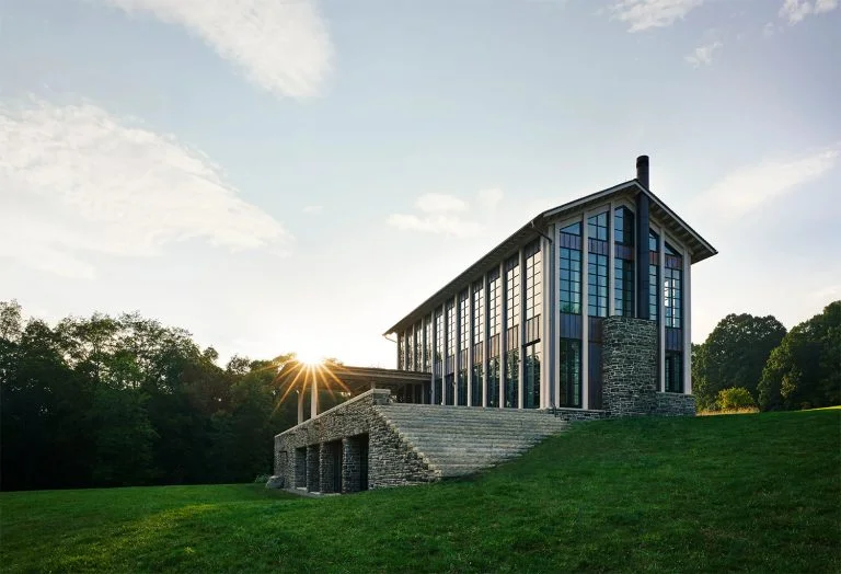 Sleek n’ Chic Barn-inspired Home in Upstate New York