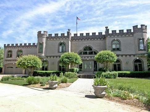 live-like-a-king-in-this-midwestern-castle