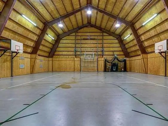 move-a-whole-basketball-team-into-this-barn