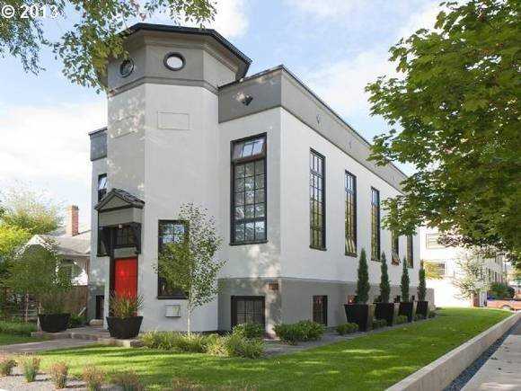 this-single-family-home-in-oregon-used-to-be-a-church