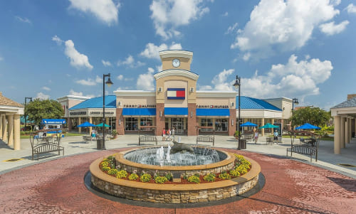 Tanger Outlets on the beach – shopping with the smell of the ocean